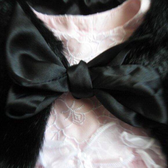 GIRL'S SIZE XS (2 - 4) BLACK FAUX FUR CAPE, CHIRISTMAS, HOLIDAY CAPELET, PARTY - Picture 5 of 8